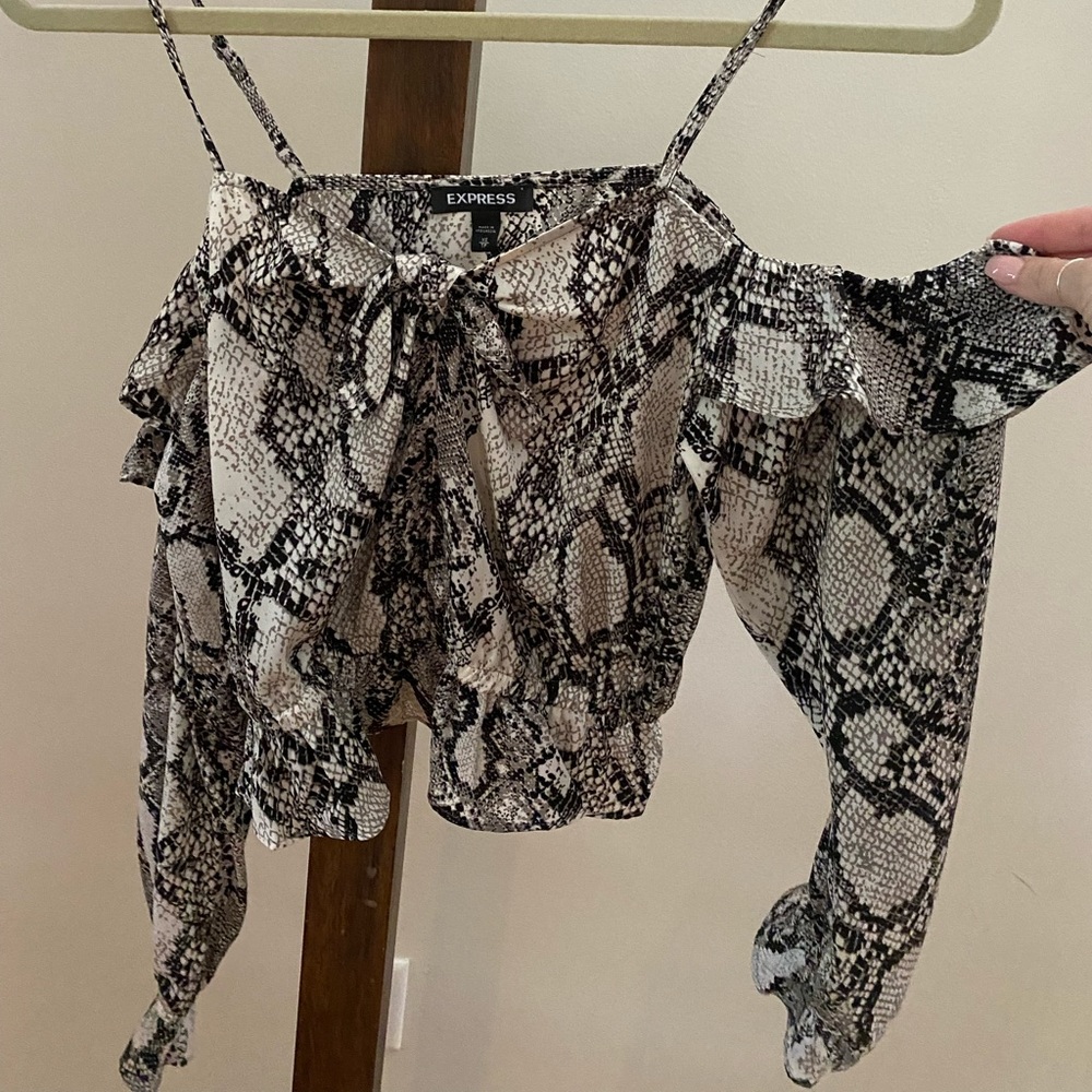 Off the shoulder ruffle snake print top